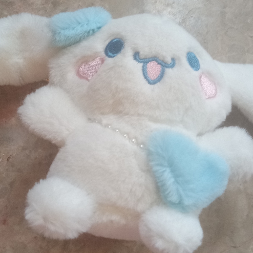 Sanrio Cinnamon roll keychain brand new